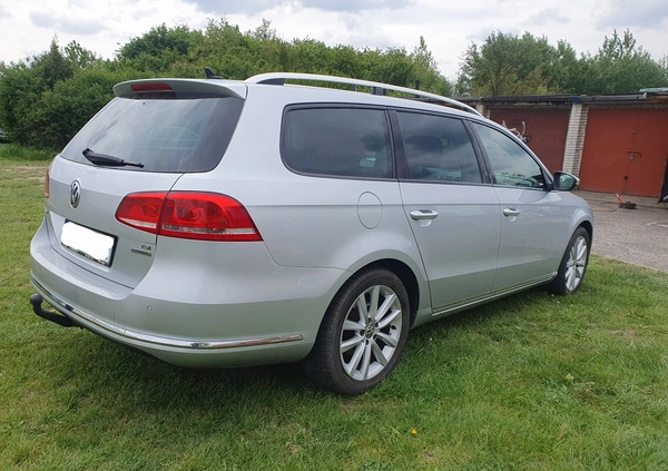 Volkswagen Passat cena 26600 przebieg: 220000, rok produkcji 2012 z Gliwice małe 211